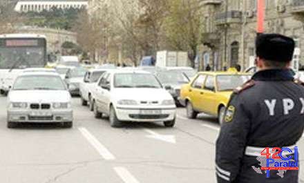 Bakıda yol polisi motosikletlə qəzaya düşdü