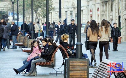 Kimlərinsə laqeydliyi səbəbindən həm pulumdan oldum, həm də yağışlı havada gözlədim