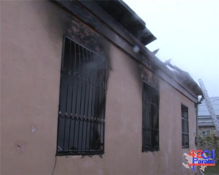 Televizora baxmaq istəyən kişinin evi kül oldu