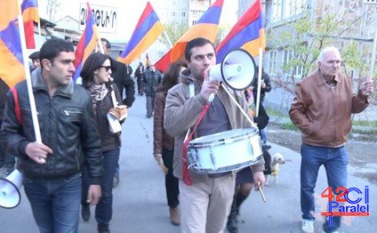 İrəvanda mitinqlər baş qaldırdı (FOTO)