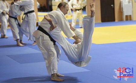 Putin məşhur idmançıya vətəndaşlıq verdi (VİDEO, FOTO)