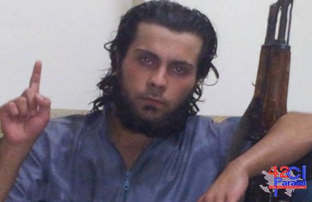 Dəhşət: Terrorist hamının gözü önündə anasını edam etdi