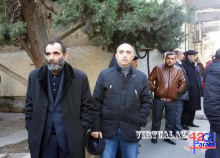 Bakıda öldürülən jurnalistin məhkəməsi qalmaqalla başladı