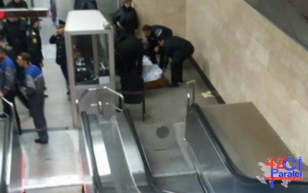 Bakı metrosunda intihar, kişi qatarın altında qaldı (YENİLƏNİB, FOTO)