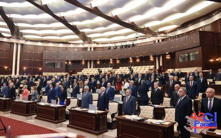 Dollar kreditlərinin 1.05-lə qaytarılması - Milli Məclisdə müzakirə olunacaq