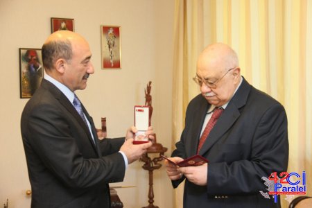 Maqsud İbrahimbəyova "Şərəf" ordeni təqdim edilib (FOTO)