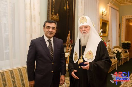 Azərbaycan-Ukrayna Beynəlxalq Alyansının sədri patriarx Filaretlini “Qızıl medal”ı ilə təltif edib (FOTO)