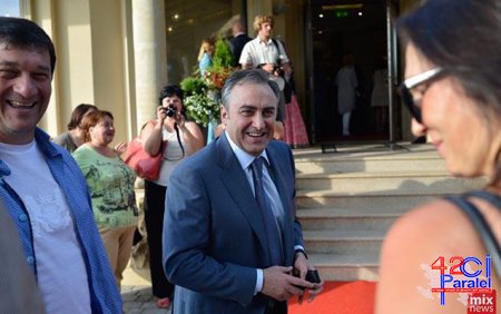 Xanımı ilə gündəmə gələn səfir işdən çıxarıldı