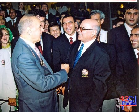 İntizam Komitəsinin intizamlı sədri