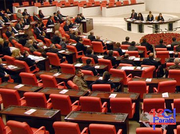 Türkiyədə parlament binası mühasirəyə alındı