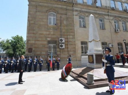 İlham Əliyev Cümhuriyyət abidəsini ziyarət etdi