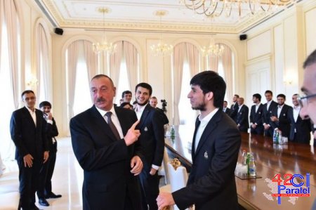 Prezident Əfranla zarafatlaşdı: Topu arxada çox saxlama