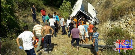 Türkiyədə turistləri daşıyan avtobus dərədən aşdı: 2 ölü, 29 yaralı - FOTO