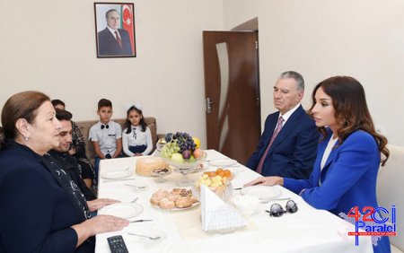 Birinci xanımla söhbət: Prezidentlə təndir çörəyi yeməyiniz ləzzət elədi - VİDEO