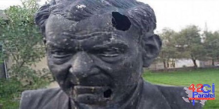 İranda dahi şair Şəhriyarın büstü təhqir edildi (FOTO)