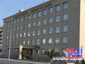 Vergi işçisi müdirin qəbuluna girə bilmədiyi üçün özünü bıçaqladı - Bakıda şok olay