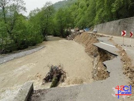 İranda şiddətli yağışlar: rabitə kəsildi, ölənlər var